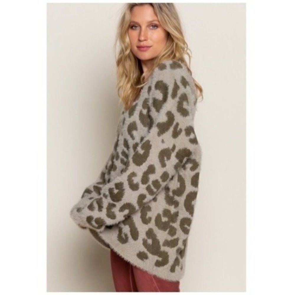 LEOPARD Print Sweater - Picture 5 of 10